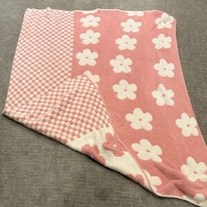 Altar’d State Pink and White Floral Blanket